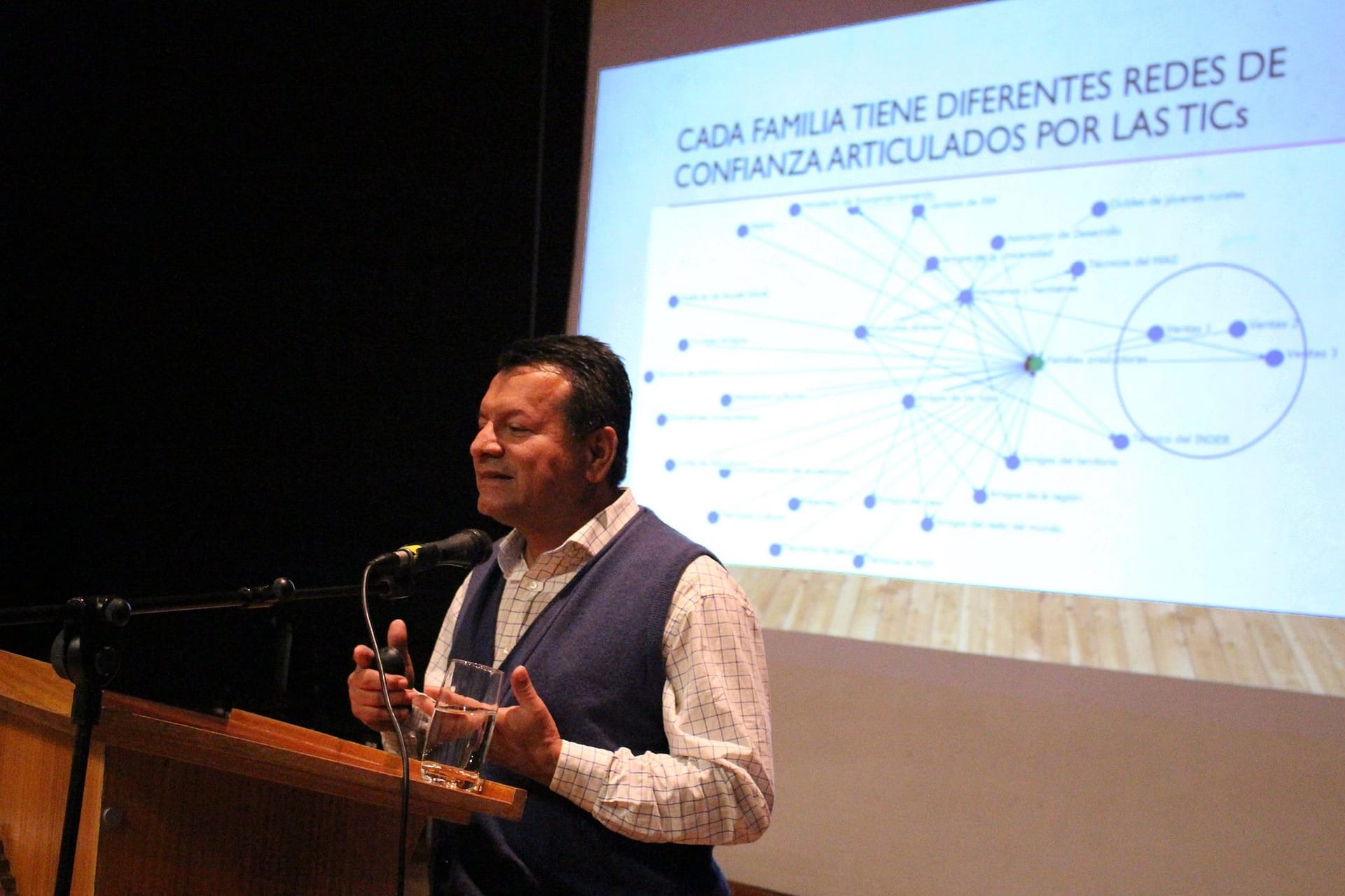 Entrevista a Evelio Granados, experto en redes y desarrollo territorial